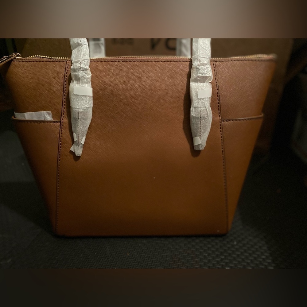 Michael Kors Charlotte bag. New with tags - Picture 8 of 8